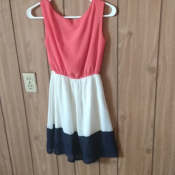 Dress - Picture 3 of 3